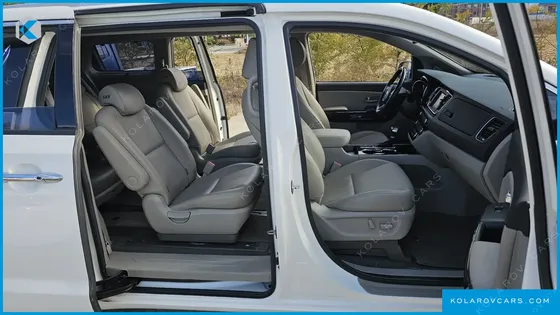 KIA CARNIVAL 9-SEATER PRSTIGE