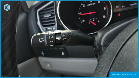 KIA CARNIVAL 9-SEATER PRSTIGE