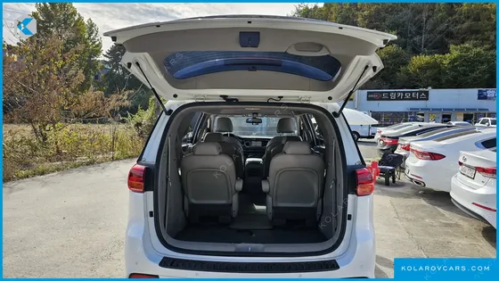 KIA CARNIVAL 9-SEATER PRSTIGE