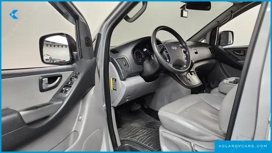 HYUNDAI STAREX 3-SEATER VAN