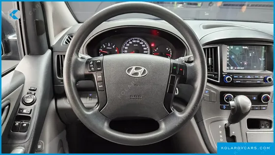 HYUNDAI STAREX 3-SEATER VAN
