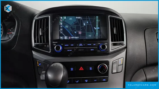 HYUNDAI STAREX 3-SEATER VAN