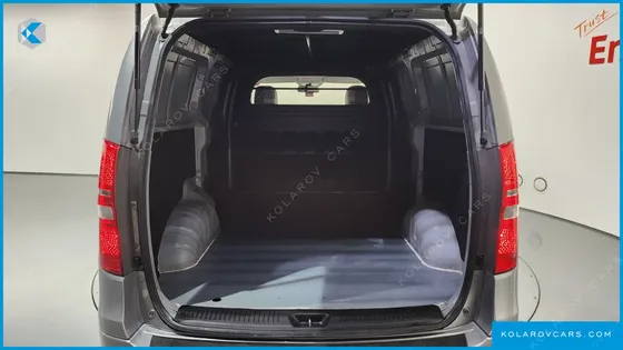 HYUNDAI STAREX 3-SEATER VAN