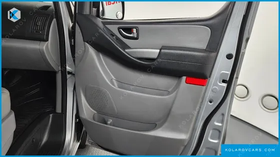HYUNDAI STAREX 3-SEATER VAN