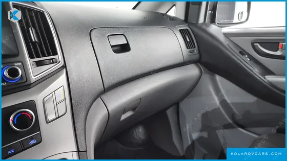 HYUNDAI STAREX 3-SEATER VAN