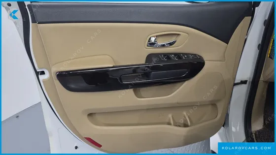 KIA CARNIVAL 9-SEATER PRSTIGE