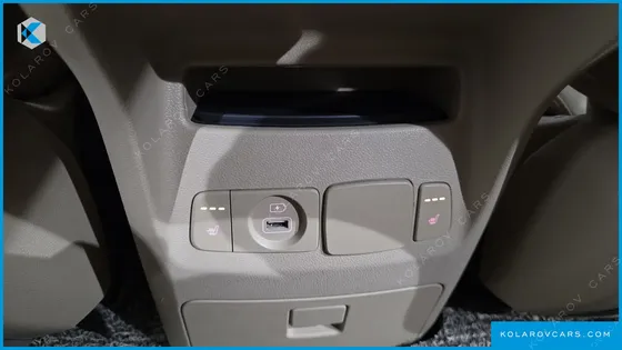KIA CARNIVAL 9-SEATER PRSTIGE