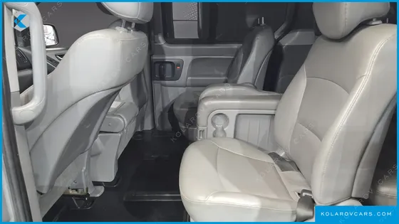 HYUNDAI STAREX 12-SEATER WAGON