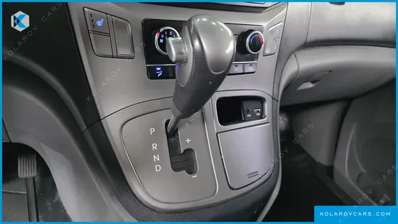 HYUNDAI STAREX 3-SEATER VAN