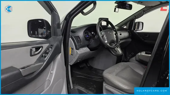 HYUNDAI STAREX 3-SEATER VAN