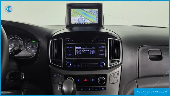 HYUNDAI STAREX 3-SEATER VAN