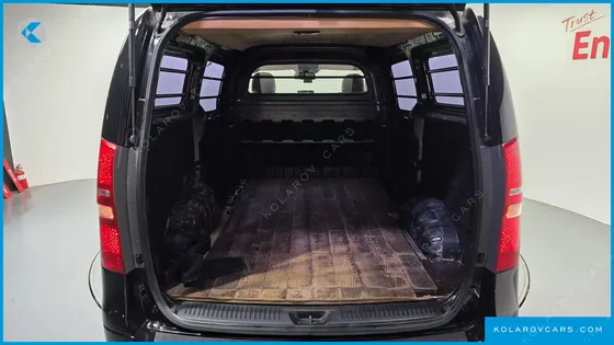 HYUNDAI STAREX 3-SEATER VAN
