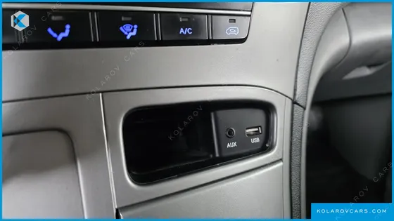 HYUNDAI STAREX 3-SEATER VAN