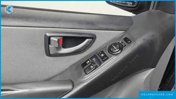 HYUNDAI STAREX 3-SEATER VAN