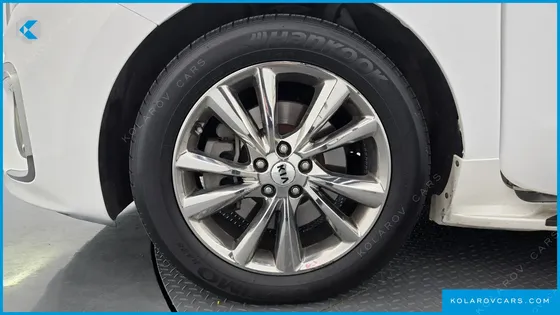 KIA CARNIVAL 9-SEATER NOBLESSE SPECIAL