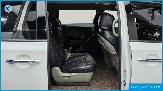 KIA CARNIVAL 9-SEATER NOBLESSE SPECIAL