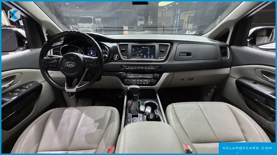 KIA CARNIVAL 9-SEATER NOBLESSE