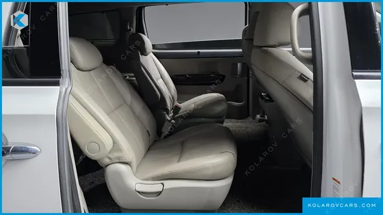 KIA CARNIVAL 9-SEATER NOBLESSE