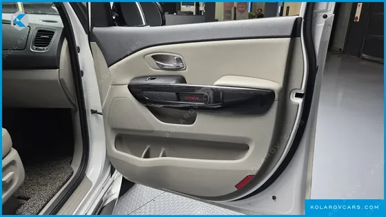 KIA CARNIVAL 9-SEATER NOBLESSE