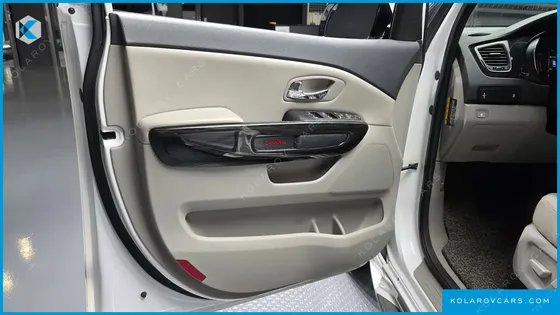 KIA CARNIVAL 9-SEATER NOBLESSE