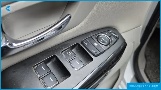 KIA CARNIVAL 9-SEATER NOBLESSE