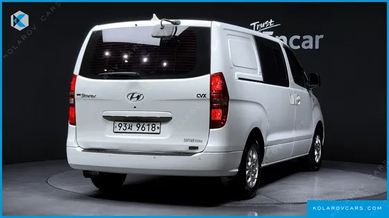 HYUNDAI STAREX 5-SEATER VAN