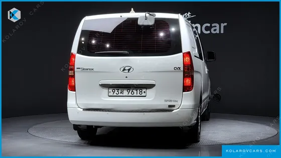 HYUNDAI STAREX 5-SEATER VAN