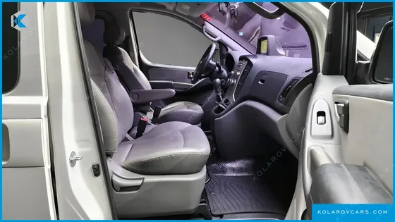 HYUNDAI STAREX 5-SEATER VAN
