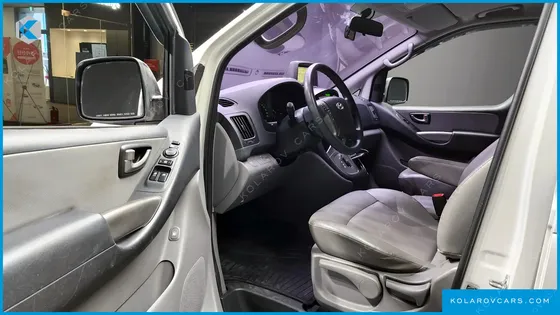 HYUNDAI STAREX 5-SEATER VAN