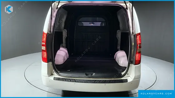 HYUNDAI STAREX 5-SEATER VAN