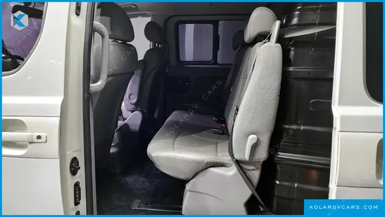 HYUNDAI STAREX 5-SEATER VAN
