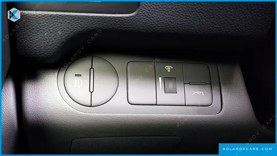HYUNDAI STAREX 5-SEATER VAN