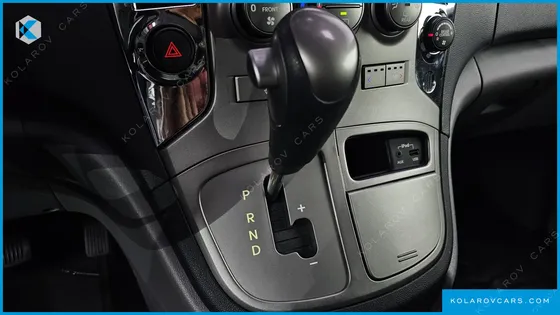 HYUNDAI STAREX 12-SEATER WAGON