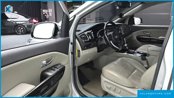 KIA CARNIVAL GASOLINE 9-SEATER NOBLESSE
