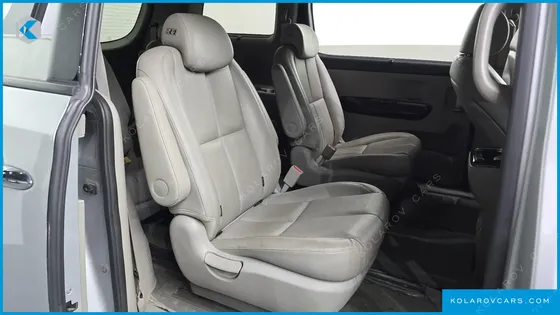 KIA CARNIVAL GASOLINE 9-SEATER NOBLESSE