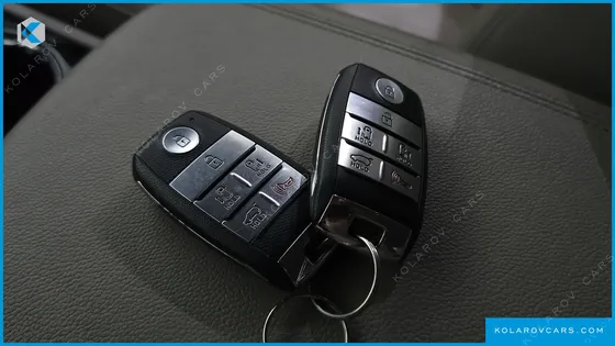 KIA CARNIVAL GASOLINE 9-SEATER NOBLESSE