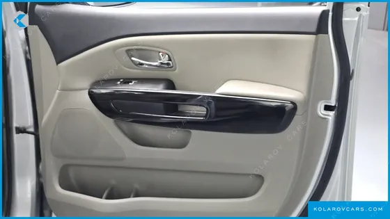 KIA CARNIVAL GASOLINE 9-SEATER NOBLESSE