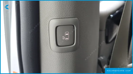 KIA CARNIVAL GASOLINE 9-SEATER NOBLESSE