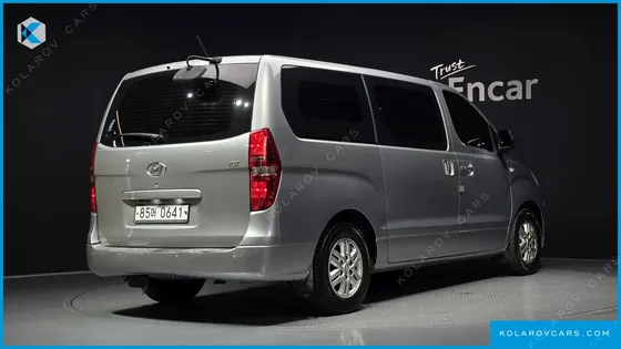 HYUNDAI STAREX 5-SEATER VAN