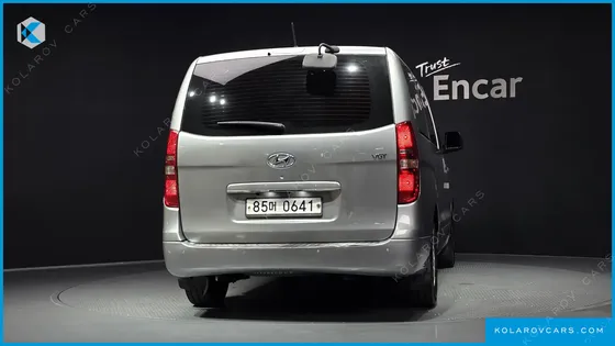 HYUNDAI STAREX 5-SEATER VAN