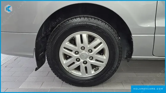 HYUNDAI STAREX 5-SEATER VAN