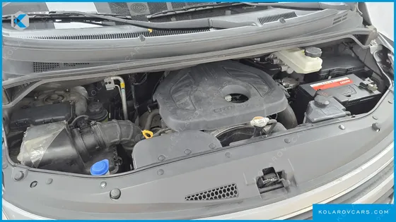HYUNDAI STAREX 5-SEATER VAN