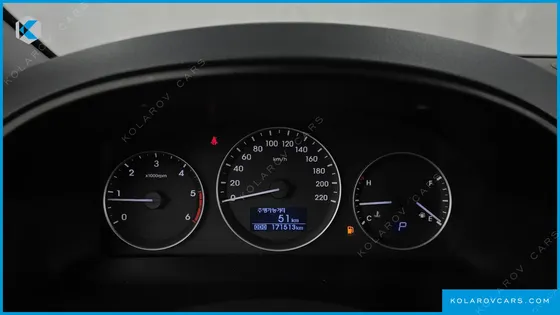 HYUNDAI STAREX 5-SEATER VAN