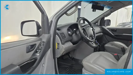 HYUNDAI STAREX 5-SEATER VAN