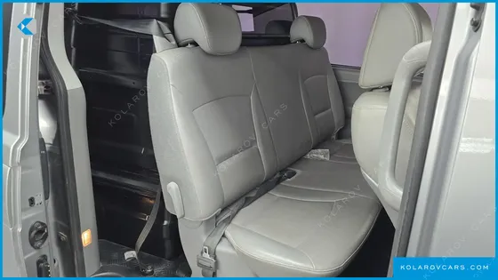 HYUNDAI STAREX 5-SEATER VAN