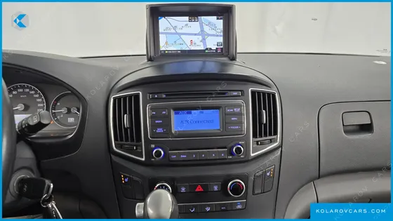 HYUNDAI STAREX 5-SEATER VAN