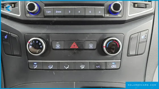HYUNDAI STAREX 5-SEATER VAN