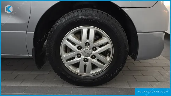 HYUNDAI STAREX 5-SEATER VAN