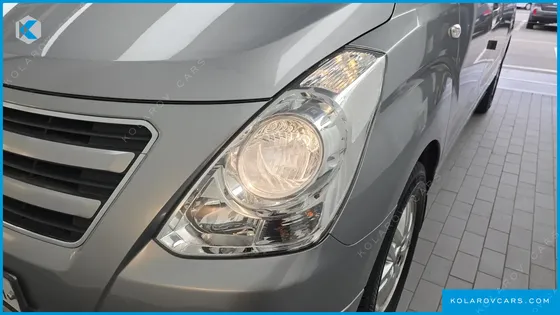 HYUNDAI STAREX 5-SEATER VAN