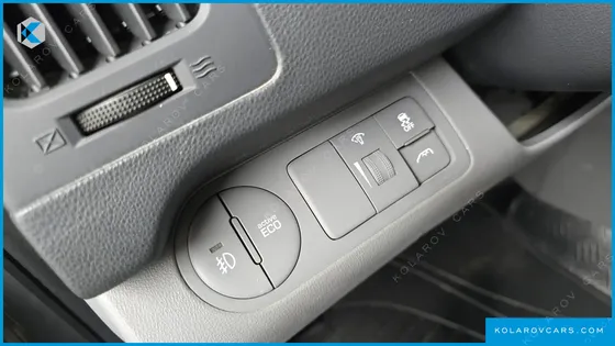 HYUNDAI STAREX 5-SEATER VAN